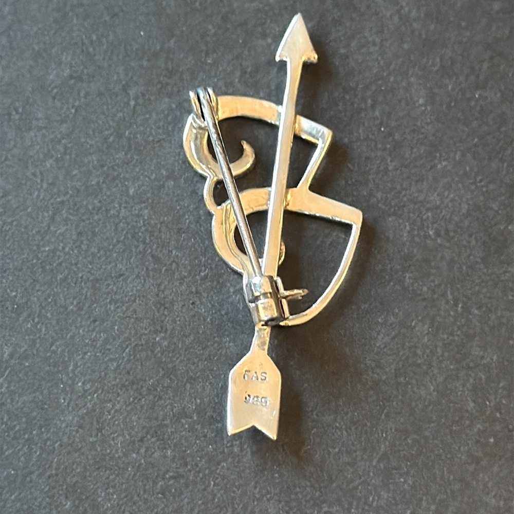 Sterling Silver Marcasite Double Heart Arrow Brooch - Picture 5 of 9